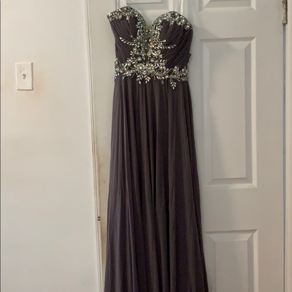 It’s a gray dress size 2 strapless, never worn